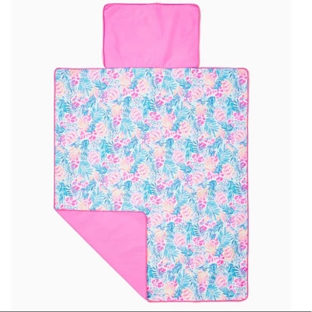 NWT Lilly Pulitzer Packable Beach Mat, Sea Glass Aqua Rainforest Retreat
